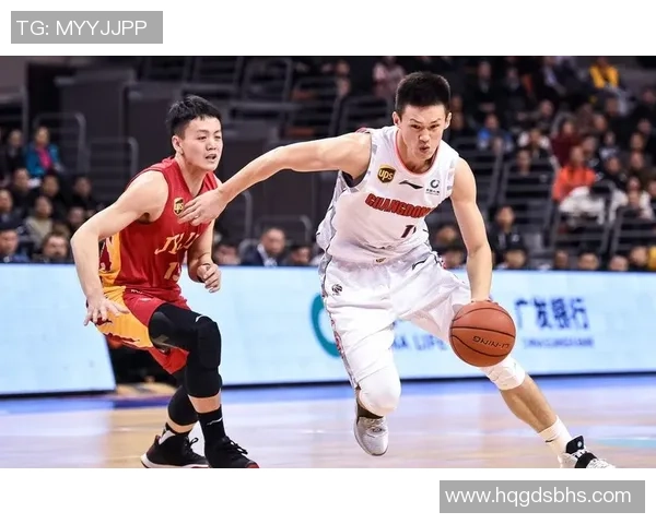 湖人队与开拓者队激战正酣21日精彩对决引发球迷热议